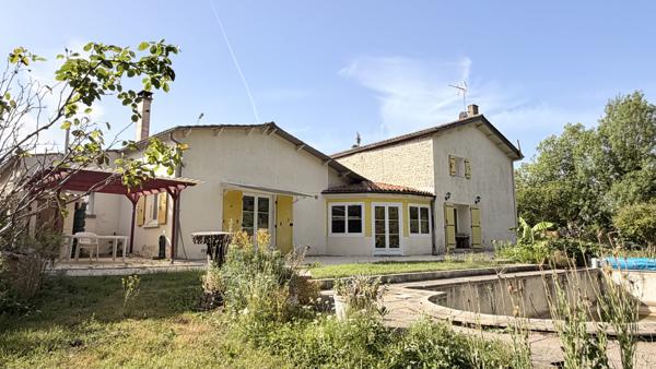 Maison charentaise au coeur de la nature Les Églises-d'Argenteuil (17400)