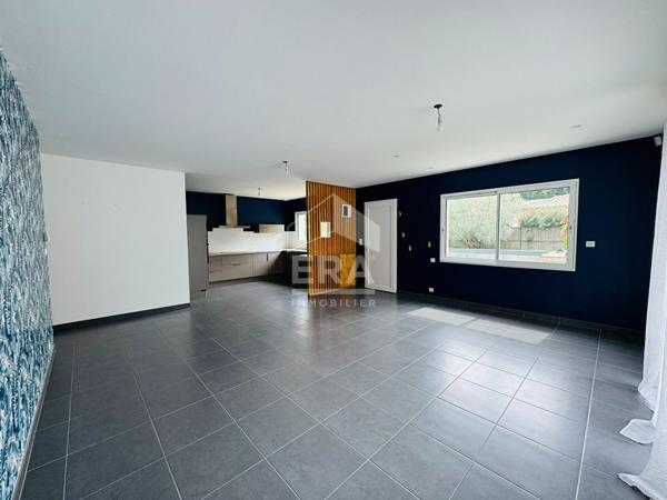 BELLE MAISON COMTEMPORAINE - PLAIN-PIED - CALME - PISCINE