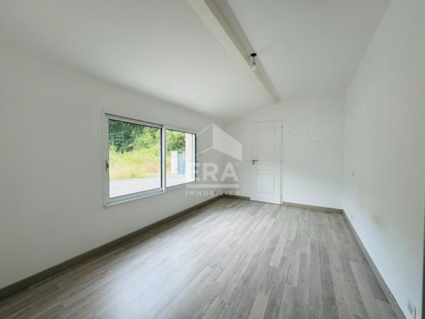 BELLE MAISON COMTEMPORAINE - PLAIN-PIED - CALME - PISCINE