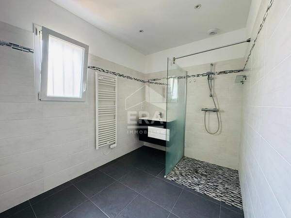 BELLE MAISON COMTEMPORAINE - PLAIN-PIED - CALME - PISCINE