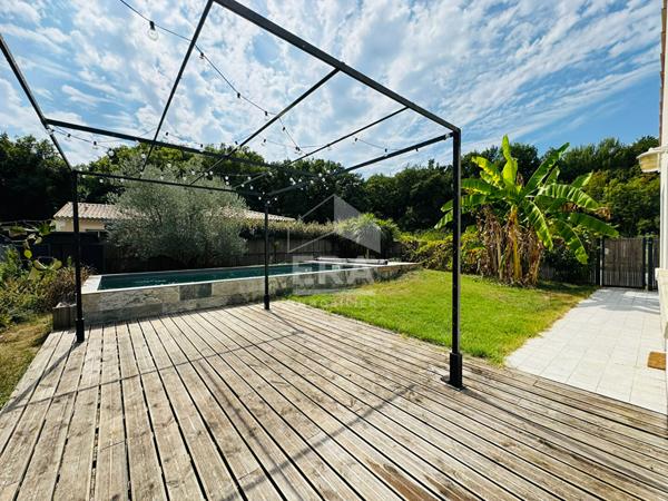 BELLE MAISON COMTEMPORAINE - PLAIN-PIED - CALME - PISCINE