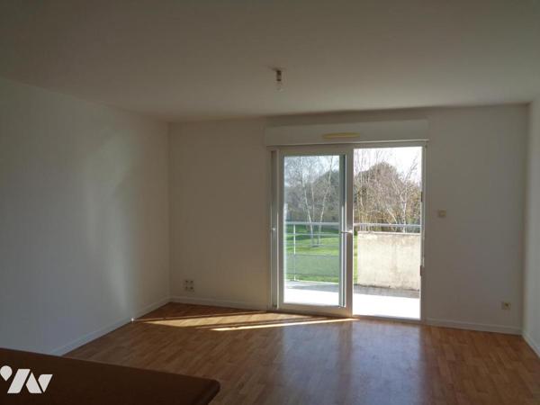 Appartement T2 de 40,42 m² dans résidence calme au 1er étage d'une résidence de deux étages.
