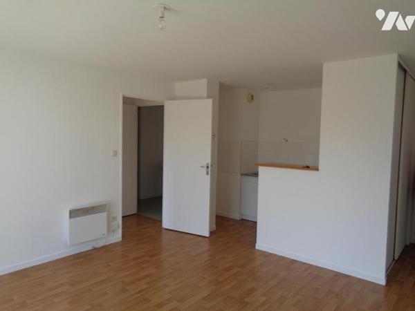 Appartement T2 de 40,42 m² dans résidence calme au 1er étage d'une résidence de deux étages.