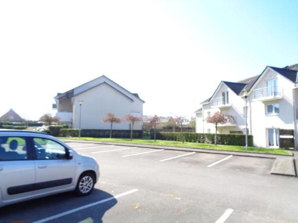 Appartement T2 de 40,42 m² dans résidence calme au 1er étage d'une résidence de deux étages.