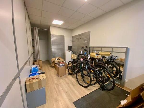 Auch  - Local commercial 300m2 avec parking, vitrine et accès handicapé