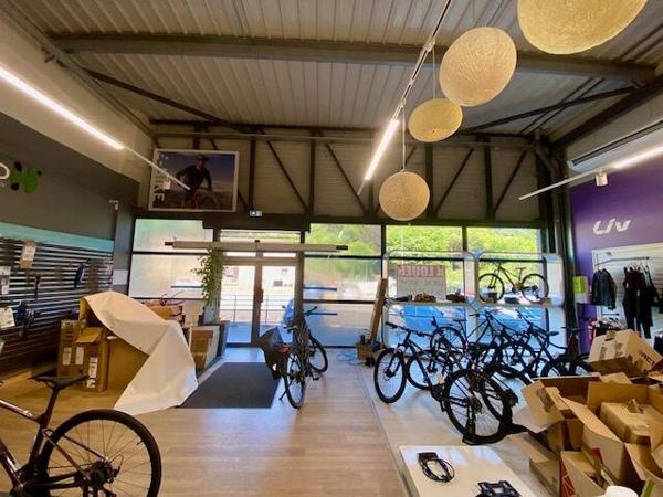 Auch  - Local commercial 300m2 avec parking, vitrine et accès handicapé