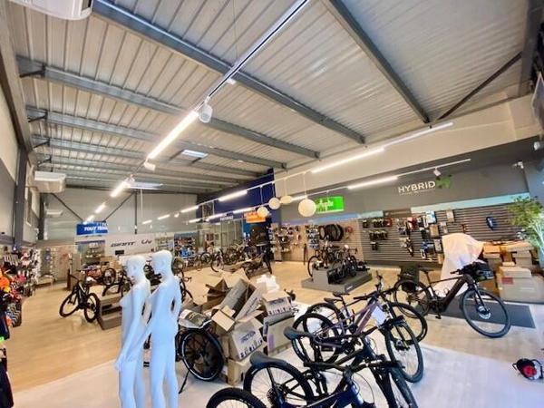 Auch  - Local commercial 300m2 avec parking, vitrine et accès handicapé