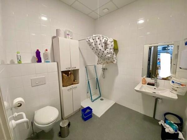 Auch  - Local commercial 300m2 avec parking, vitrine et accès handicapé
