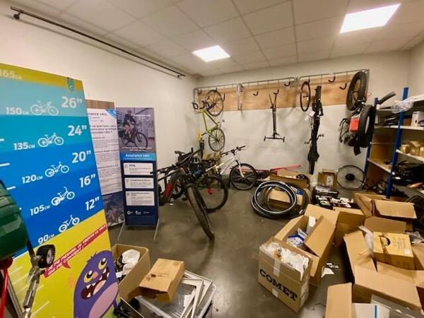 Auch  - Local commercial 300m2 avec parking, vitrine et accès handicapé