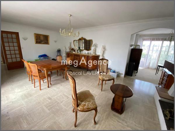 Maison à CHALLANS, 85300 - 9 pièces 240m²