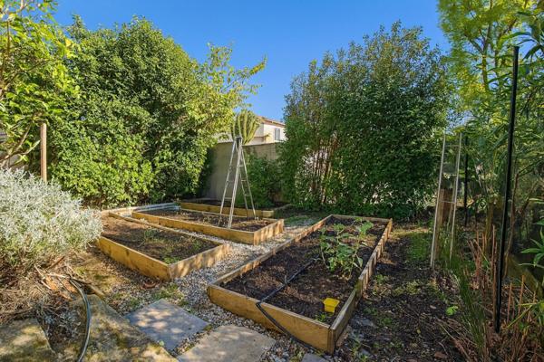 Maison 130 m2  4 pièces avec piscine et terrasses