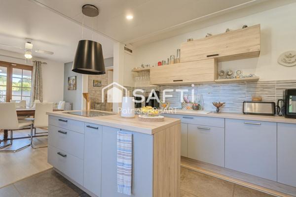 Maison 130 m2  4 pièces avec piscine et terrasses