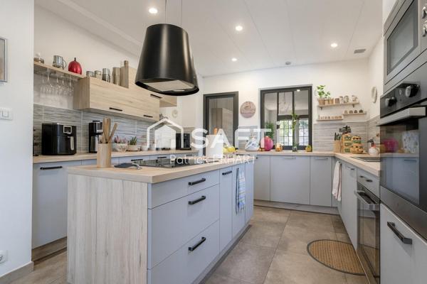 Maison 130 m2  4 pièces avec piscine et terrasses