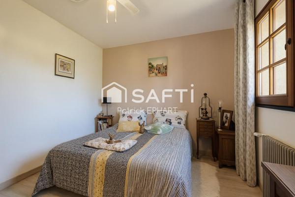 Maison 130 m2  4 pièces avec piscine et terrasses