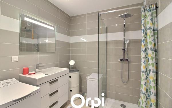 Appartement à vendre    2 pièces • 65 m2 Marseille 2