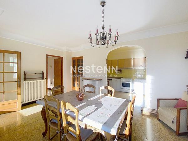 Maison 96 m2 sur 475 m² de parcelle sur Villelaure avec 4 chambres véranda nombreuses dépendances