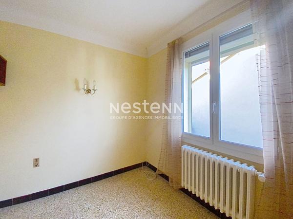 Maison 96 m2 sur 475 m² de parcelle sur Villelaure avec 4 chambres véranda nombreuses dépendances