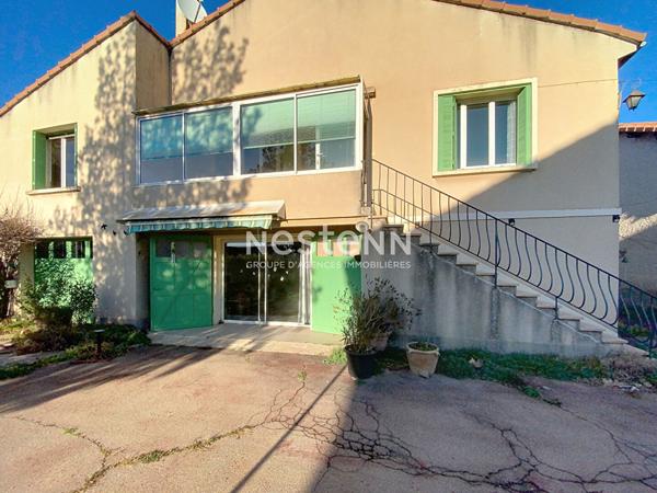 Maison 96 m2 sur 475 m² de parcelle sur Villelaure avec 4 chambres véranda nombreuses dépendances