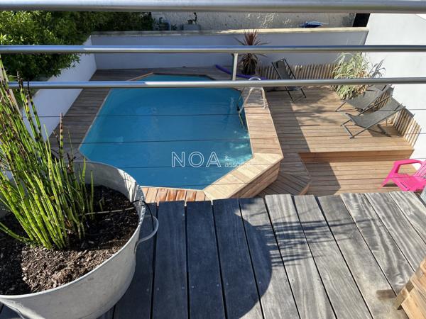 Maison bois avec piscine, centre village