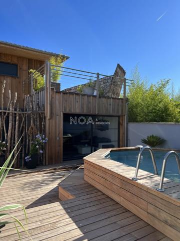 Maison bois avec piscine, centre village