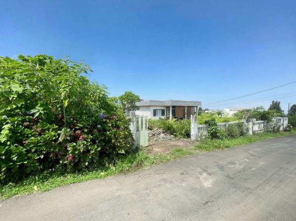 🌿 TERRAIN CONSTRUCTIBLE 640 m² (LOT B) – PLAT – 11400 €/m2 – SAINT-JOSEPH