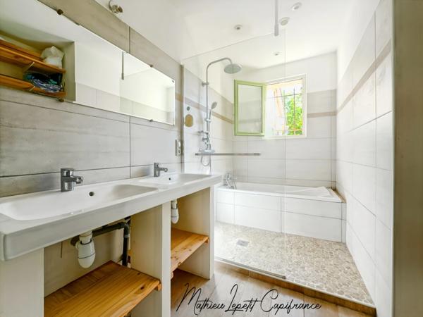 Maison à vendre 5 pièces BASSILLAC ET AUBEROCHE (24) garage, terrain 1952 M².