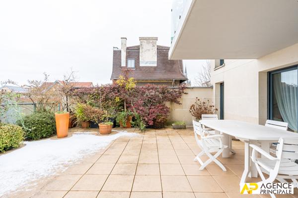 Appartement Maisons-laffitte 6 pièce(s) 144 m2 - ascenseur - terrasse 1 260 000 € **  - Référence  12917
