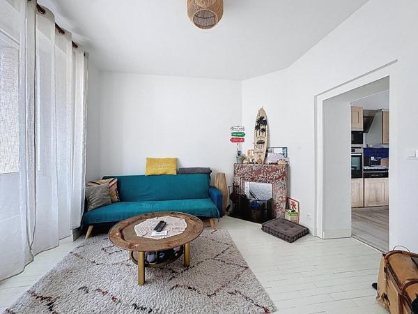 MAISON DE VILLE ENTIEREMENT RENOVEE EN COEUR DE VILLE DE SABLE SUR SARTHE