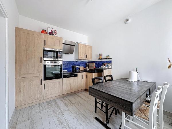 MAISON DE VILLE ENTIEREMENT RENOVEE EN COEUR DE VILLE DE SABLE SUR SARTHE