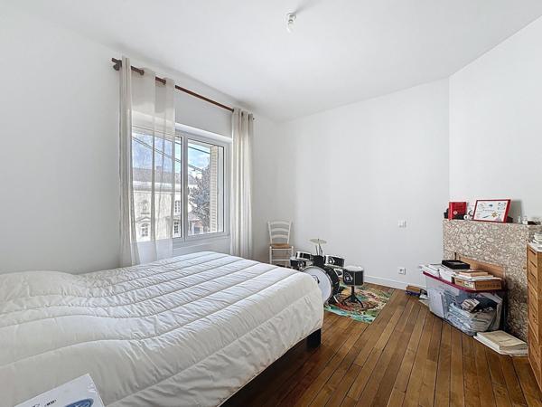 MAISON DE VILLE ENTIEREMENT RENOVEE EN COEUR DE VILLE DE SABLE SUR SARTHE