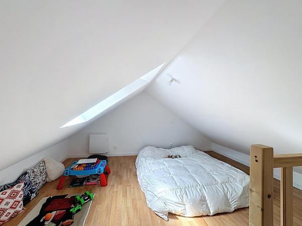 MAISON DE VILLE ENTIEREMENT RENOVEE EN COEUR DE VILLE DE SABLE SUR SARTHE