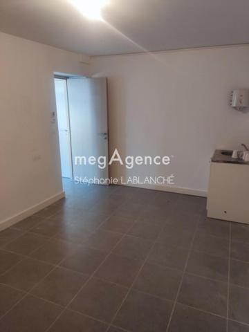 Immeuble à CASTELGINEST, 31780 - 350m²