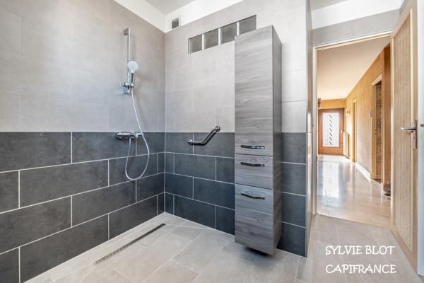 Maison individuelle F5 - Terrain 640 m² - Dépendance.