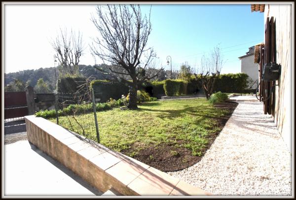 Villa quatre pièces, un deux pièces et un studio indépendant. Belle rentabilité. Centre ville. Vidéo disponible.