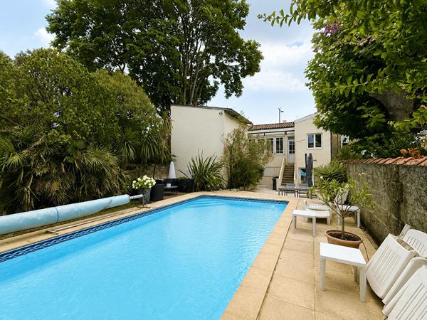 Maison 9 pièces à vendre à Bordeaux - Saint Genes