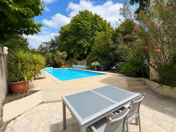 Maison 9 pièces à vendre à Bordeaux - Saint Genes