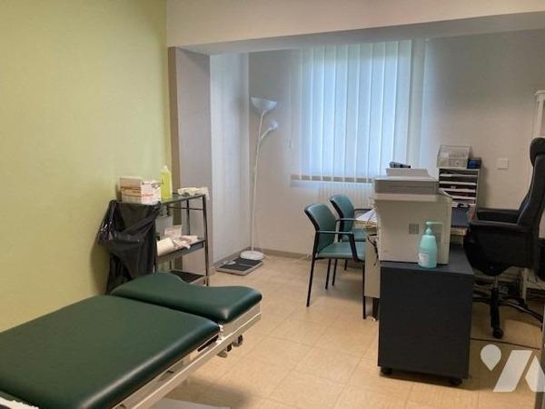 GRAND COURONNE - local professionnel (environ 82 m²)