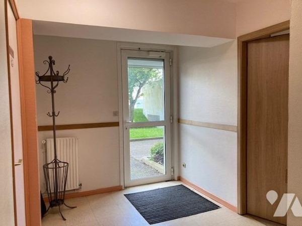 GRAND COURONNE - local professionnel (environ 82 m²)