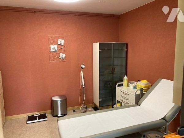 GRAND COURONNE - local professionnel (environ 82 m²)