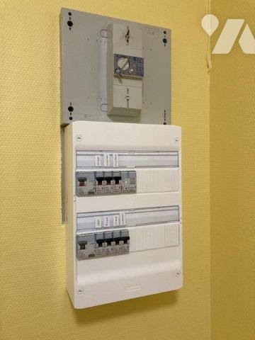 GRAND COURONNE - local professionnel (environ 82 m²)