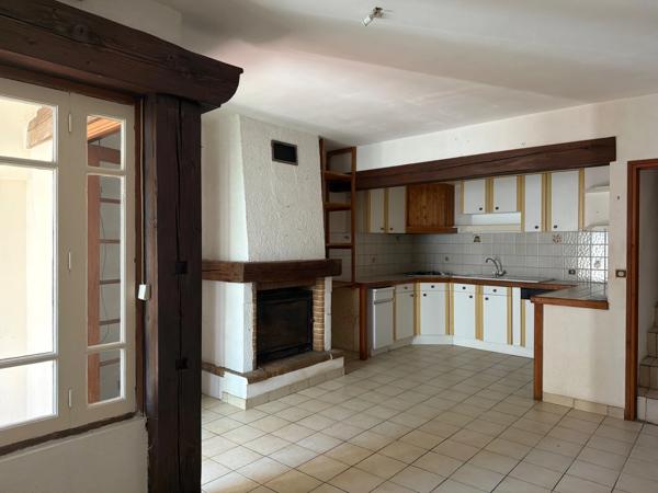 EXCLUSIVITÉ – MAISON DE VILLAGE AUTHENTIQUE EN PIERRES – (MARCHÉ & PLAGES)
