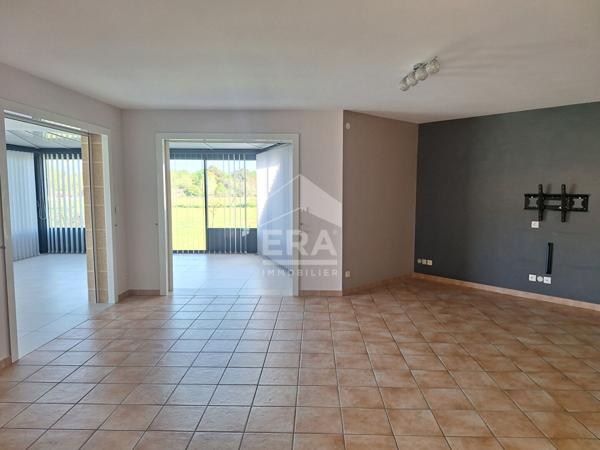 Maison individuelle avec piscine et garage à Montpon Ménestérol.