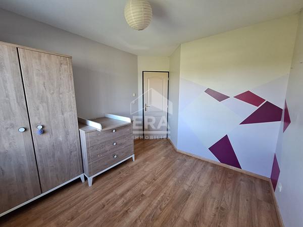 Maison individuelle avec piscine et garage à Montpon Ménestérol.