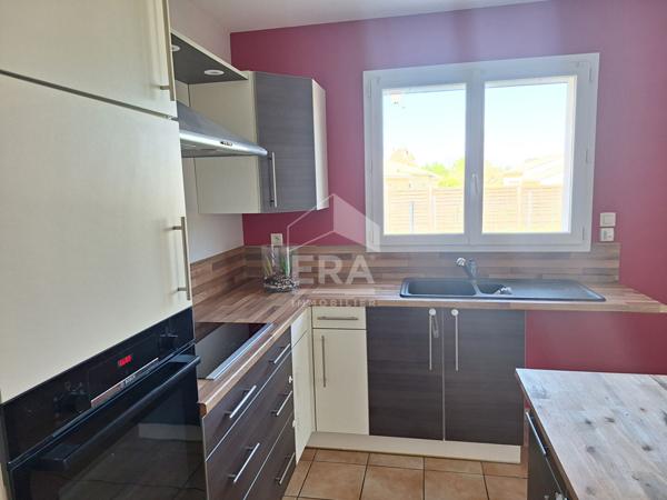 Maison individuelle avec piscine et garage à Montpon Ménestérol.