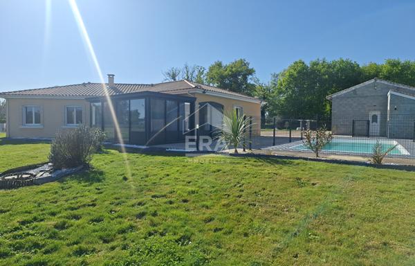 Maison individuelle avec piscine et garage à Montpon Ménestérol.
