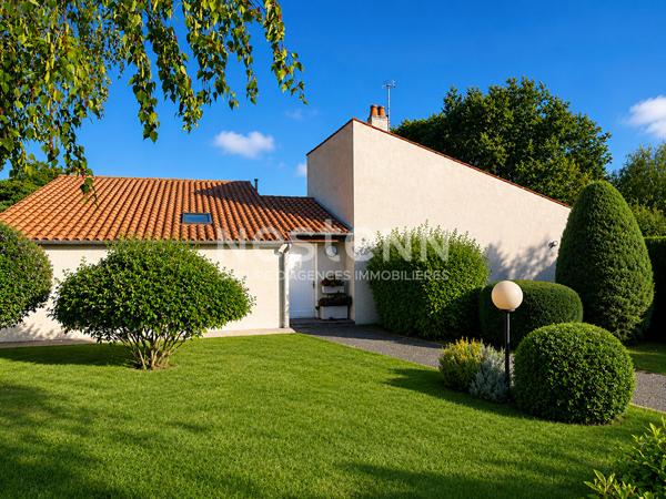 Rare à Pont l'Abbé d'Arnoult et à 15 min Sud Rochefort : Maison 3 chambres, garages et jardin