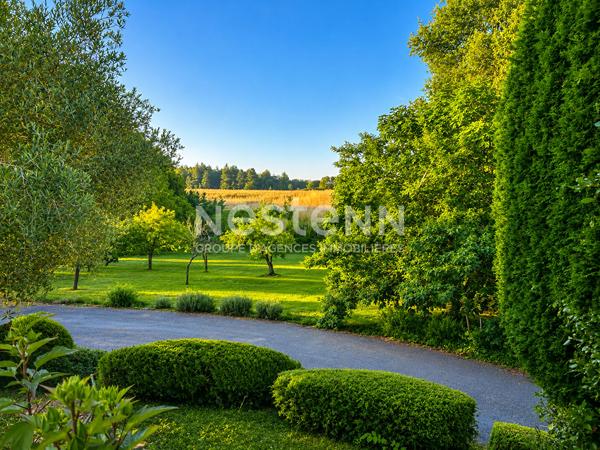 Rare à Pont l'Abbé d'Arnoult et à 15 min Sud Rochefort : Maison 3 chambres, garages et jardin
