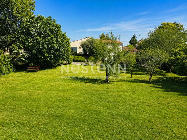 Rare à Pont l'Abbé d'Arnoult et à 15 min Sud Rochefort : Maison 3 chambres, garages et jardin