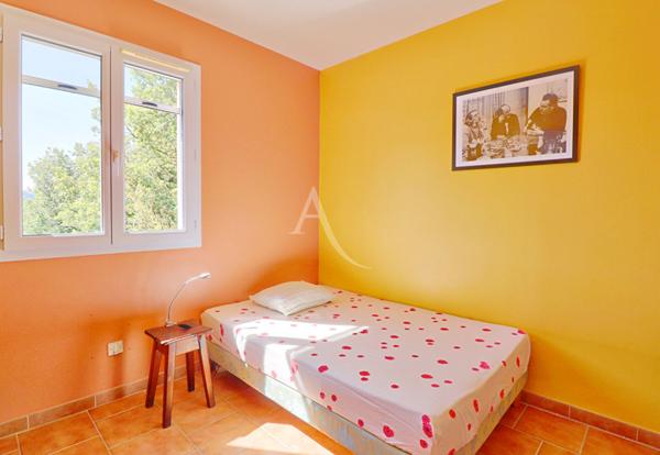 VILLA TYPE 5 LUMINEUSE SANS VIS A VIS AVEC JARDIN ARBORE ET GARAGE