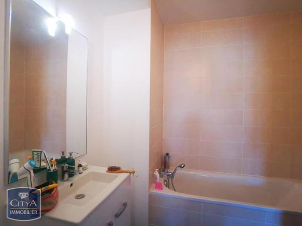 Appartement à louer 2 pièces 60.02m² Cranves-Sales (74380)
